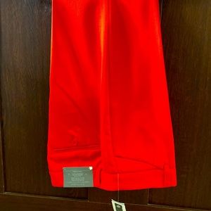 A gorgeous pair of slim cropped pants size 4